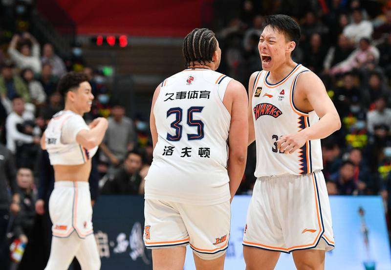 胡明轩两罚不中葬送胜局 上海加时三分绝杀广东