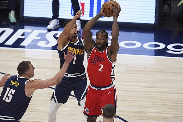 NBA | 莱昂纳德自我救赎39分率快船击败掘金 约基奇空砍三双