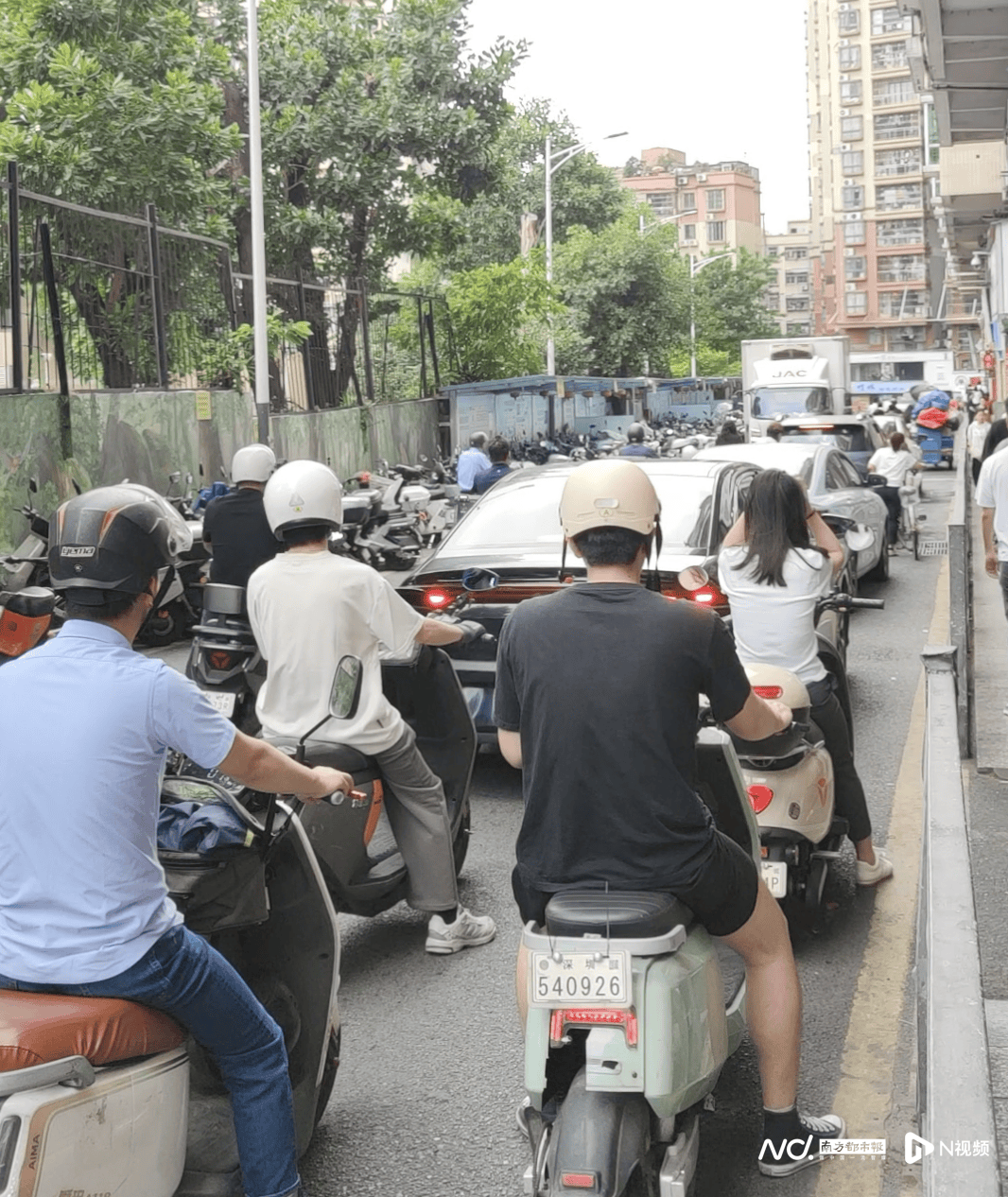 被称“交警都想报警”，龙岗一道路长期拥堵，部门：联合治理